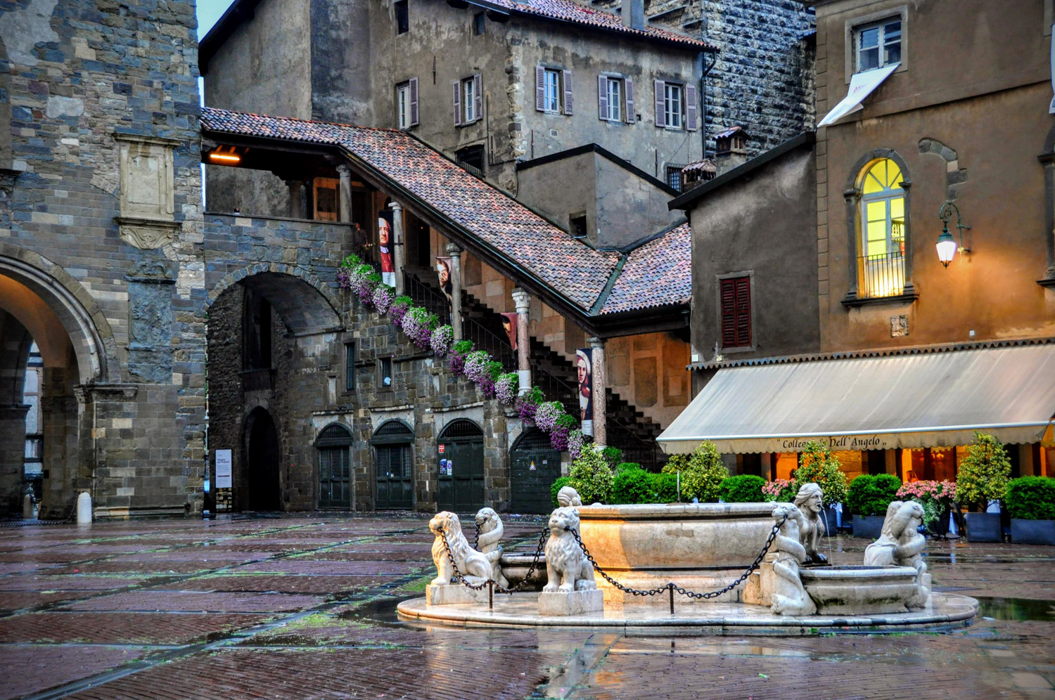 Bergamo Wlochy Atrakcje Zwiedzanie Wynajem Samochodu Bez Karty Kredytowej Tanie Loty Atrakcje Turystyczne Co Zobaczyc Przewodnik