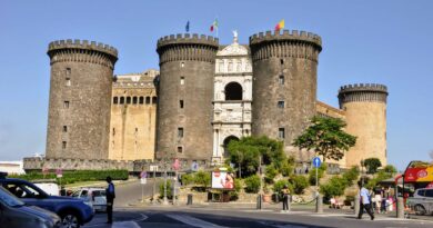 Neapol: wynajem samochodu – bez kaucji i karty kredytowej [PORADNIK]