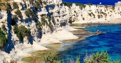 Plaża i zatoka St. Thomas – najładniejsza plaża na Malcie? Mapa, dojazd, informacje praktyczne