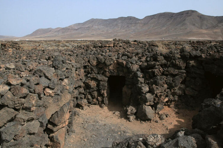 フェルテベントゥラ島のポブラド・デ・ラ・アタライタ – 古代集落の石造りの遺跡